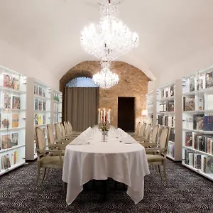 Отель Le Place D'armes - Relais & Chateaux *****