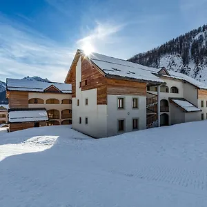 La Borne Ensoleillee Aparthotel